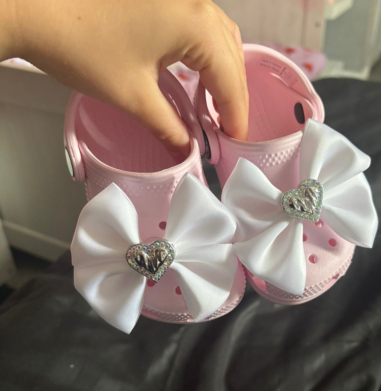Croc bows