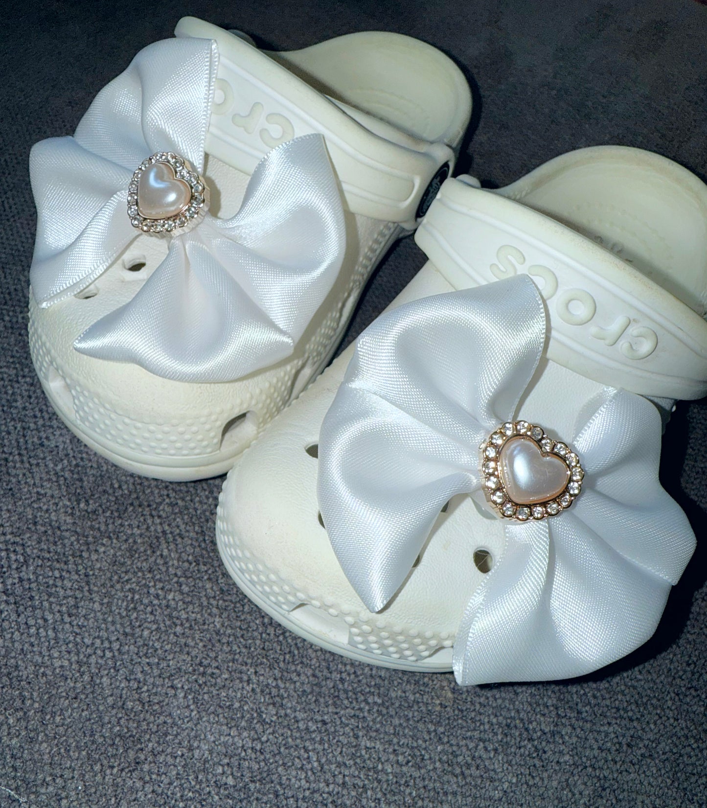 Croc bows